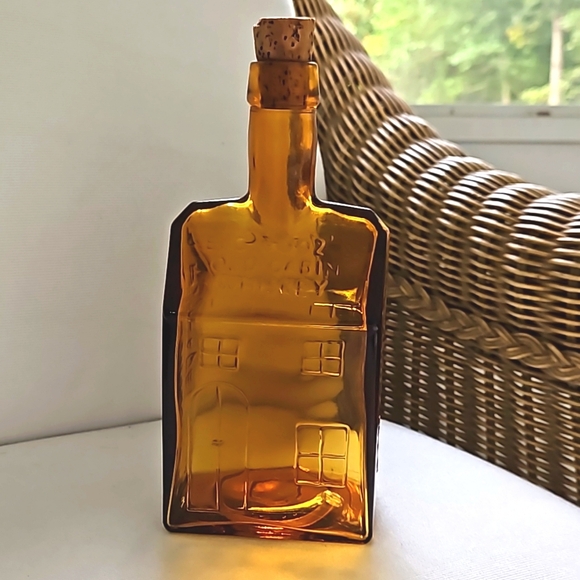 VINTAGE E.C. Booz's Amber Old Cabin Empty Whiskey Glass Bottle With Cork - Picture 1 of 8